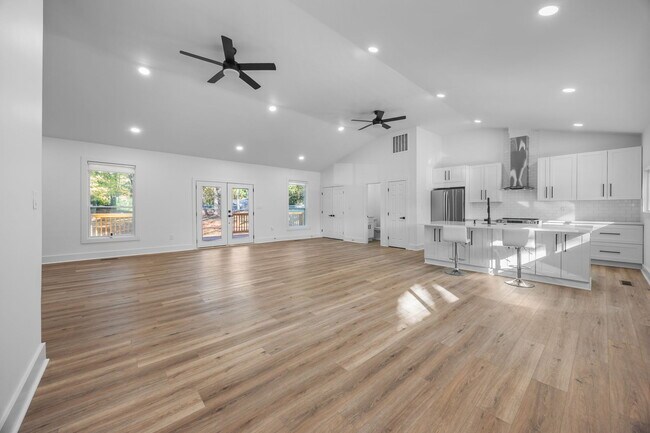 Building Photo - 8625 Cedarbrook Dr