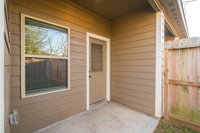 Building Photo - 402 Avenue H