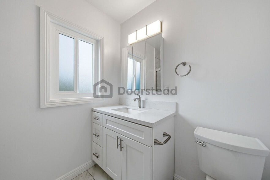 Building Photo - 16306 S Denver Ave