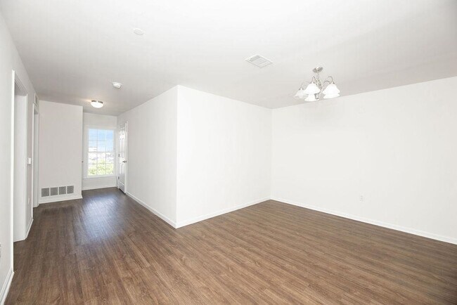 Building Photo - 162-170 S Orange Ave