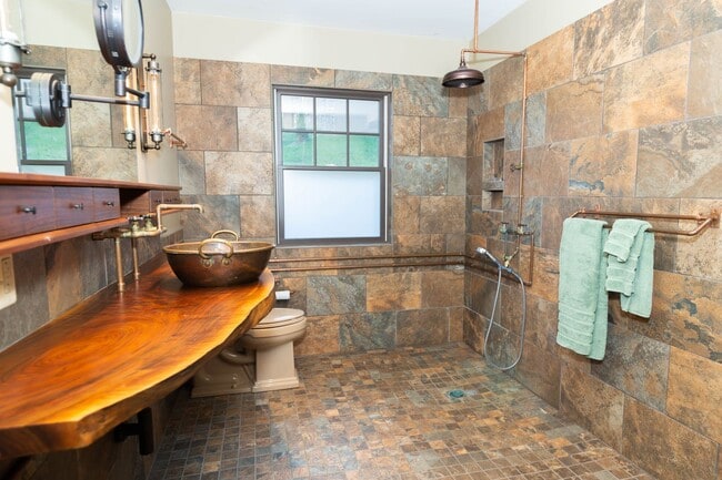 Building Photo - 1 bed, 1 bath River View Cottage in Charle...