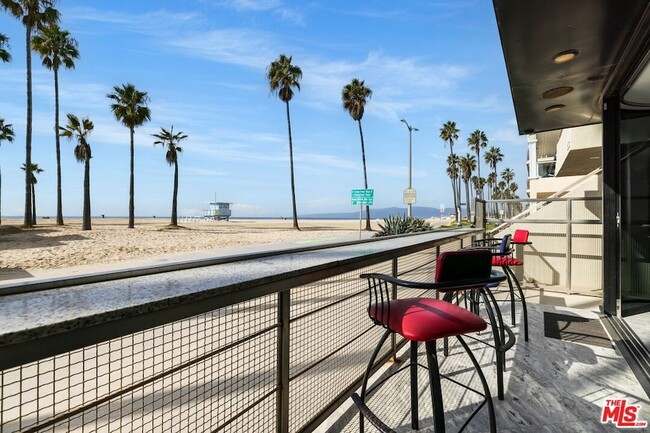 Building Photo - 3007 Ocean Front Walk