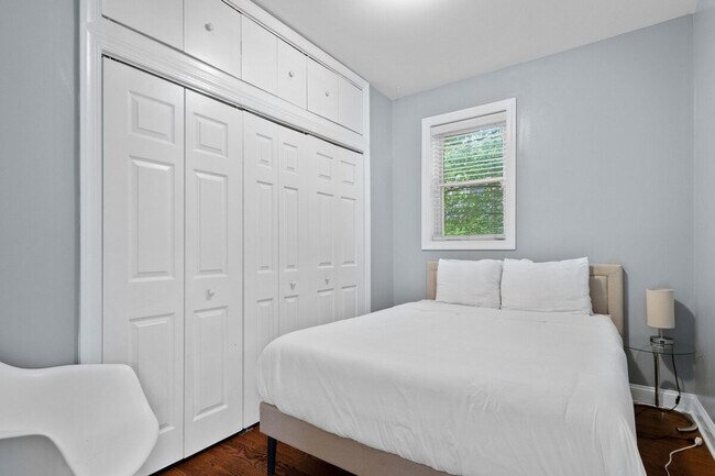 Building Photo - 2228 N Bissell St