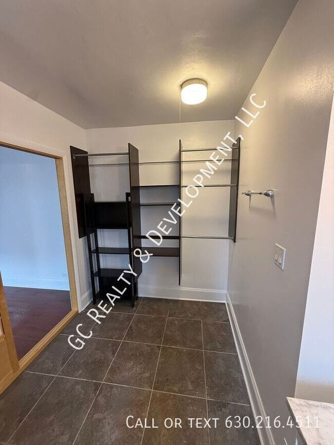 Building Photo - 5048 N Marine Dr