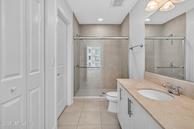 Building Photo - 1431 Riverplace Blvd