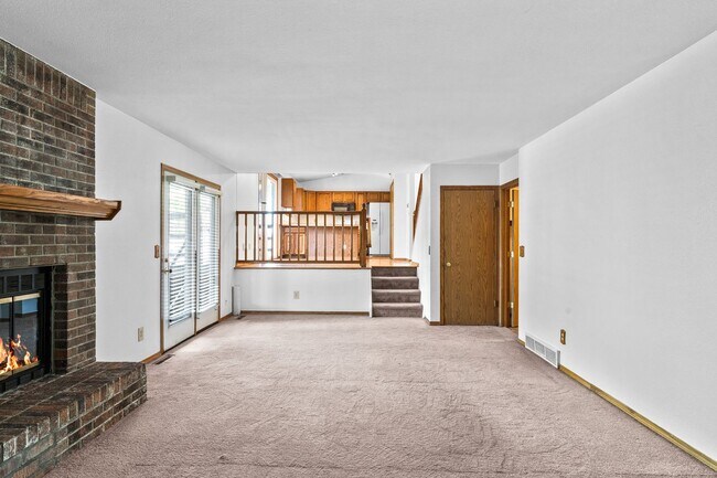 Building Photo - Spacious 4 Bedroom Home in Longmont