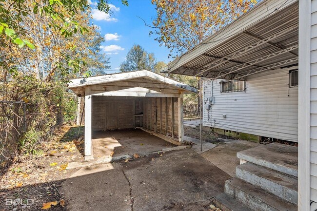 Building Photo - 2754 Lakehurst Ave