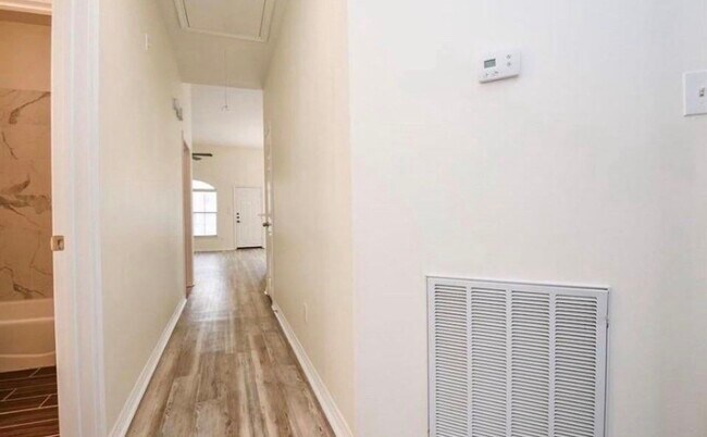 Building Photo - 12755 Mill Ridge Dr