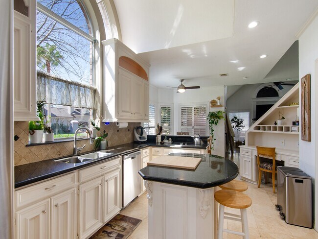 Building Photo - 25 Cokeberry St