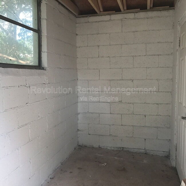 Building Photo - 2715 Larkspur Dr SE