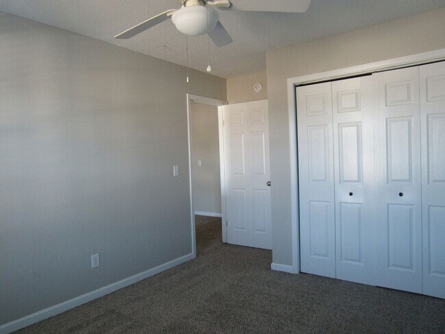 Building Photo - 3 BR 2 BA Jacksonville Commons