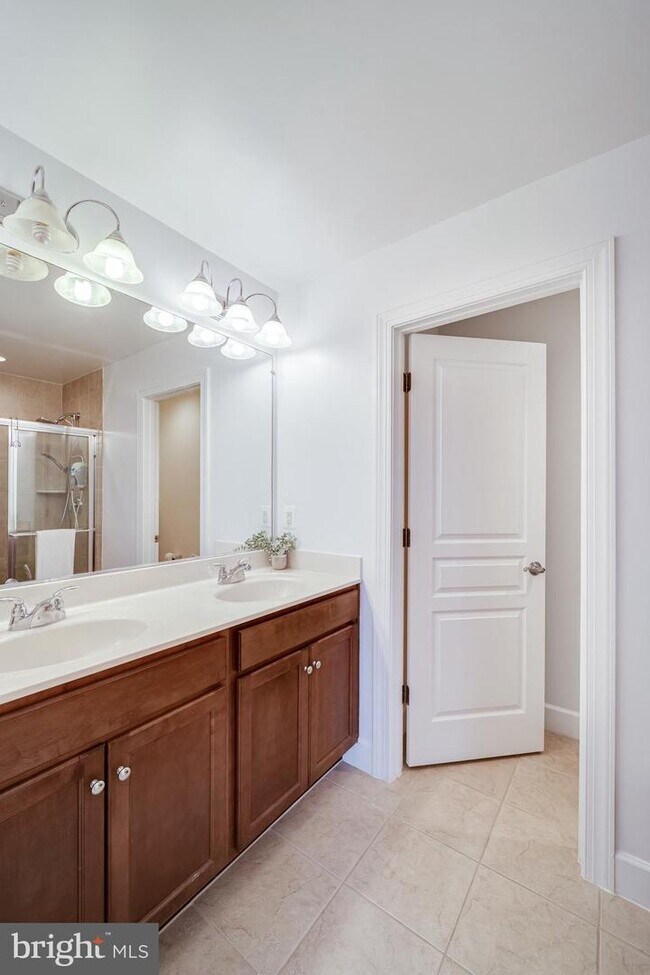 Building Photo - 6262 Summit Point Ct