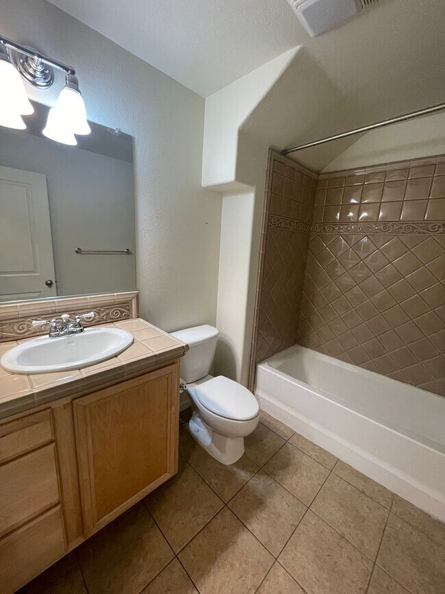 Building Photo - 4-Bedroom Home in the Village at Somersett!