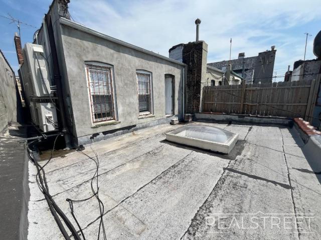 Building Photo - 3 bedroom in BROOKLYN NY 11223