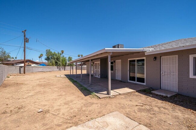 Building Photo - 4002 N 59th Dr