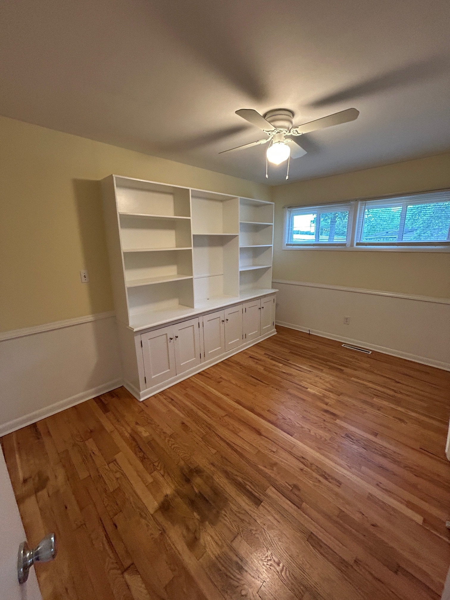 Building Photo - 1302 Lyndale Dr