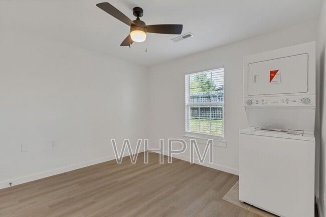 Building Photo - 7208 Melrose Pl