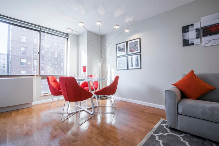 Building Photo - 180 W 90th St