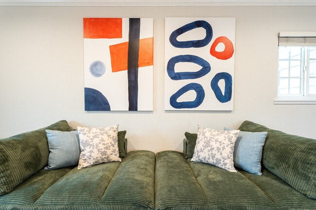 Building Photo - 1004 Airport Blvd