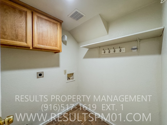Building Photo - 4 Bedroom Rocklin Beauty. Pet Friendly
