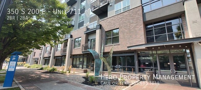 Building Photo - Beautiful Downtown Apartment!