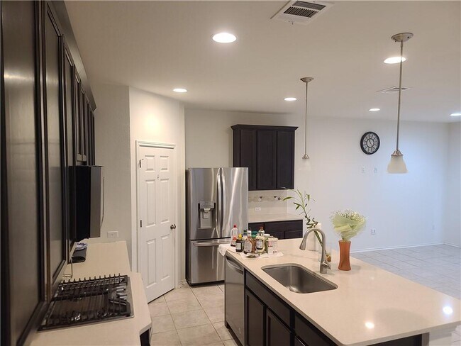 Building Photo - 9002 Moonstone Dr