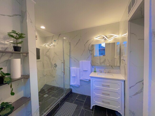 Building Photo - 1702 E Passyunk Ave