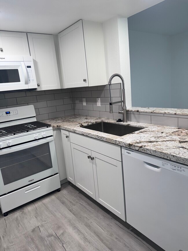 Building Photo - The Summit