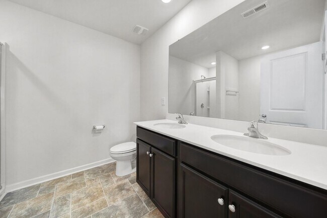 Building Photo - Beautiful 4 Bed 2 and a Half Bath Home in Charlotte!