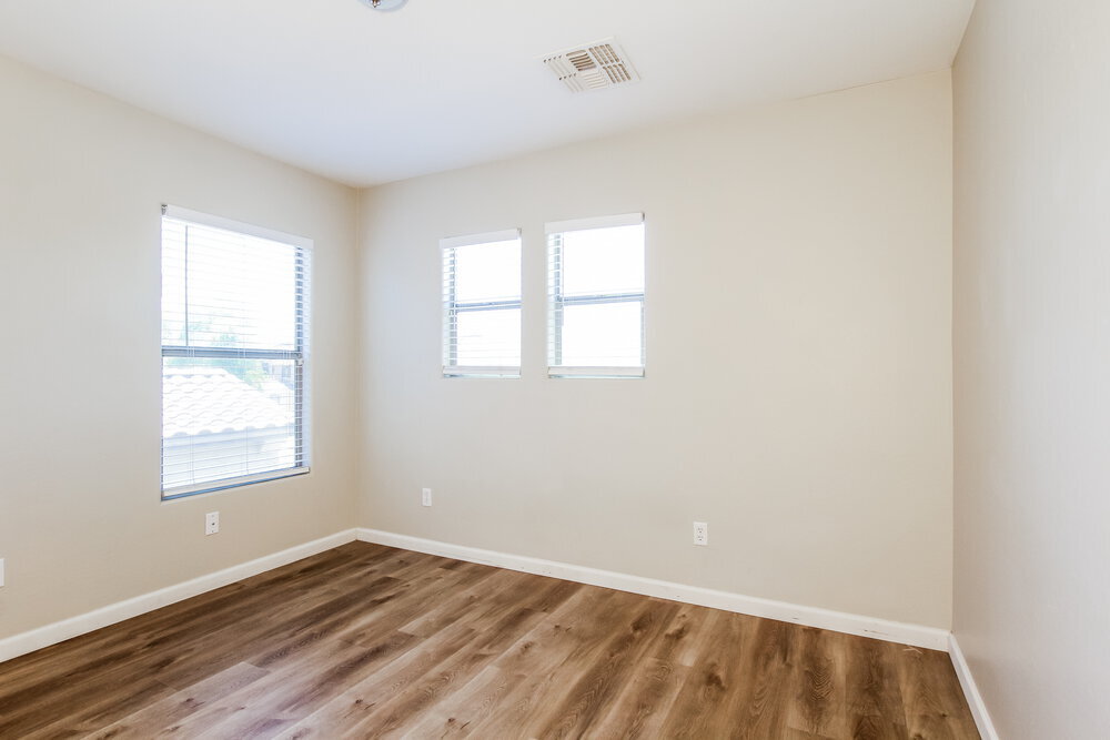 Building Photo - 10916 W Elm St