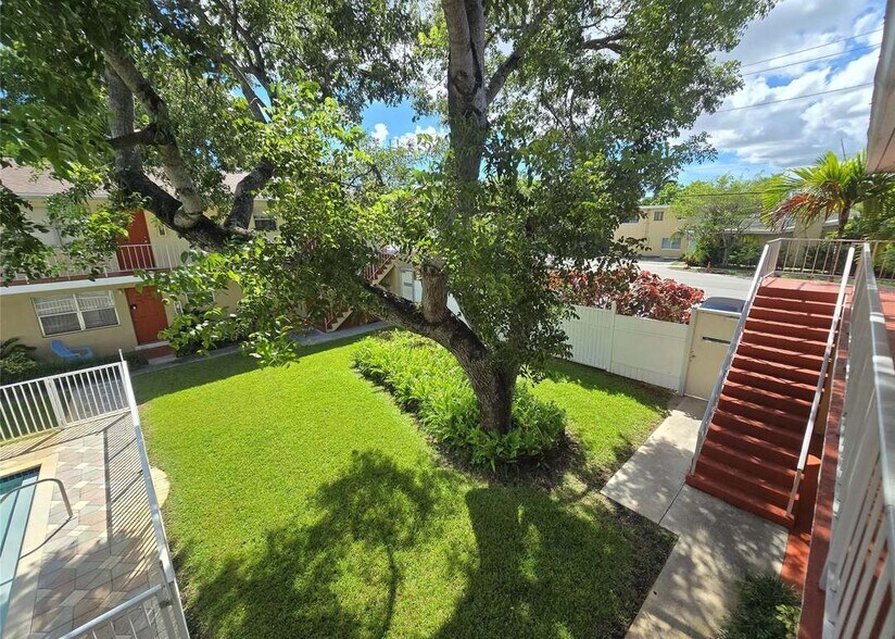 Building Photo - 309 NE 16th St