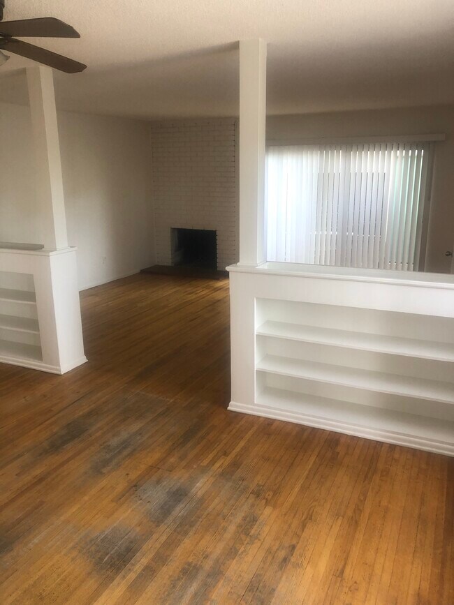 Living - 945 E Grand Ave