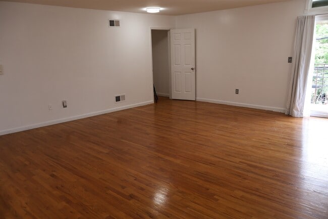 Building Photo - 1157 67th St