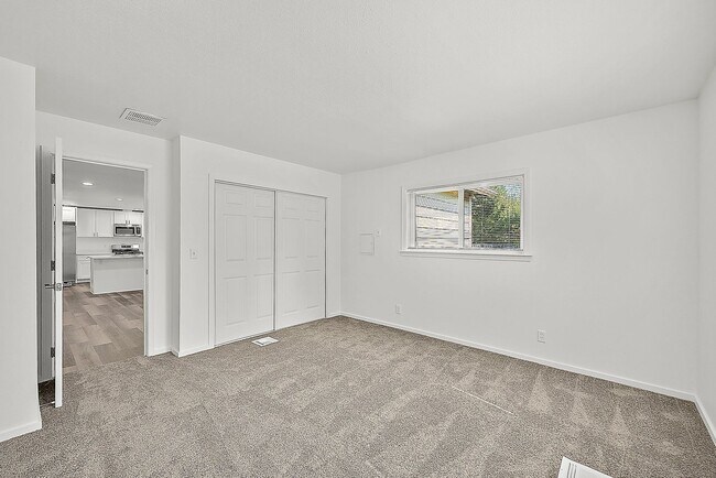 Building Photo - Updated 3-Bedroom Port Orchard Rambler with Covered Porch