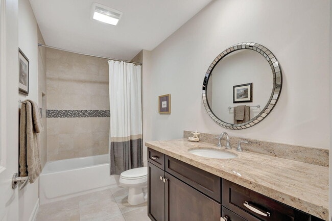 Building Photo - 444 Bay Colony Dr N