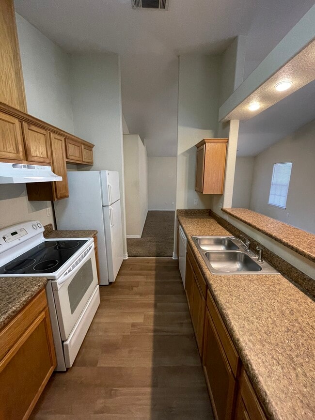 Building Photo - 5200 Arrowhead Rd