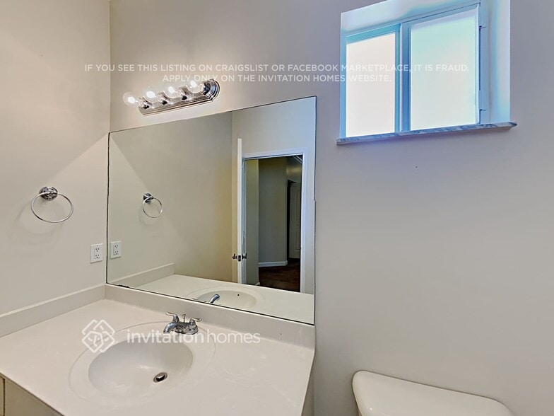 Building Photo - 15680 SW 20th Way