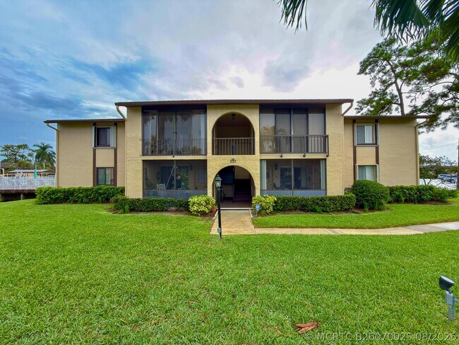 Building Photo - 232 Pine HOV Cir