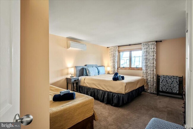 Building Photo - 31 Middle Village Way