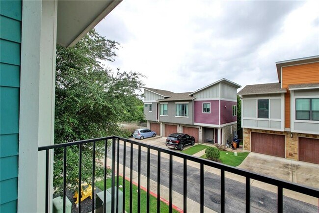 Building Photo - 1504 Lorraine Loop
