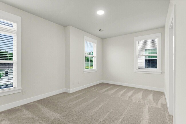 Building Photo - 254 Symphony Ave