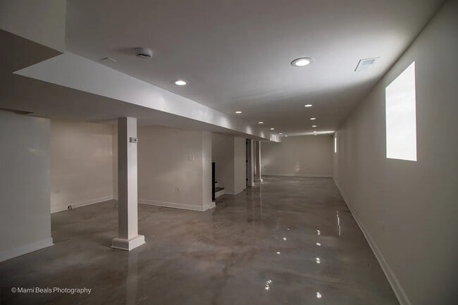 Building Photo - Newly Renovated 3 bedroom/3 bath home avai...
