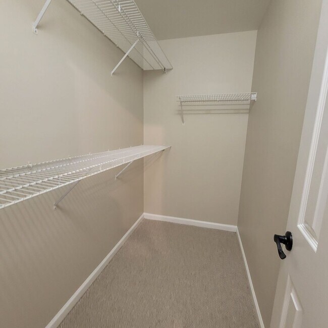 Building Photo - Welcome to this beautiful 3 bedroom, 2 bat...