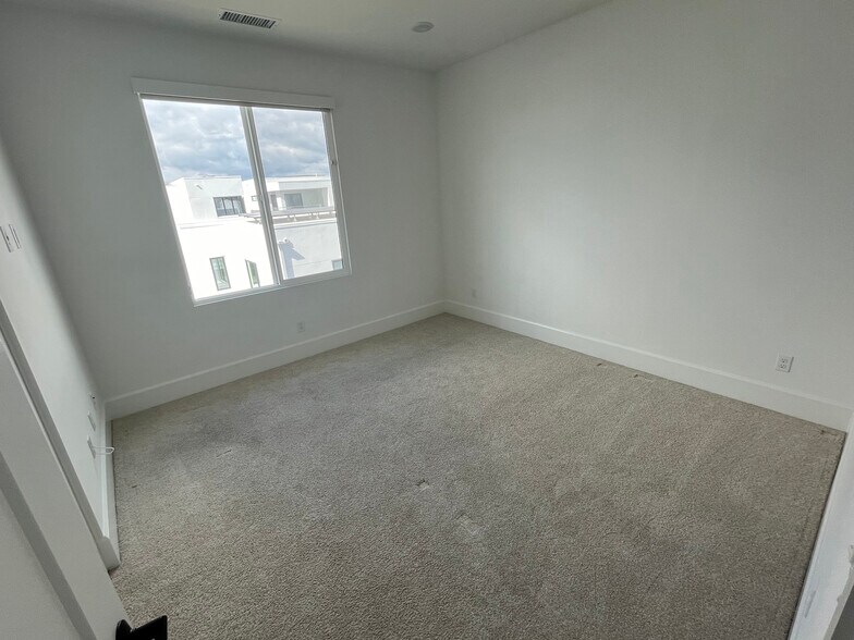 Bedroom 3 - 16285 Veterans Way