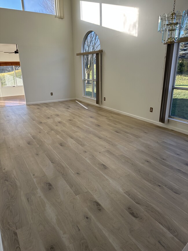 Building Photo - 745 Spring Lake Dr