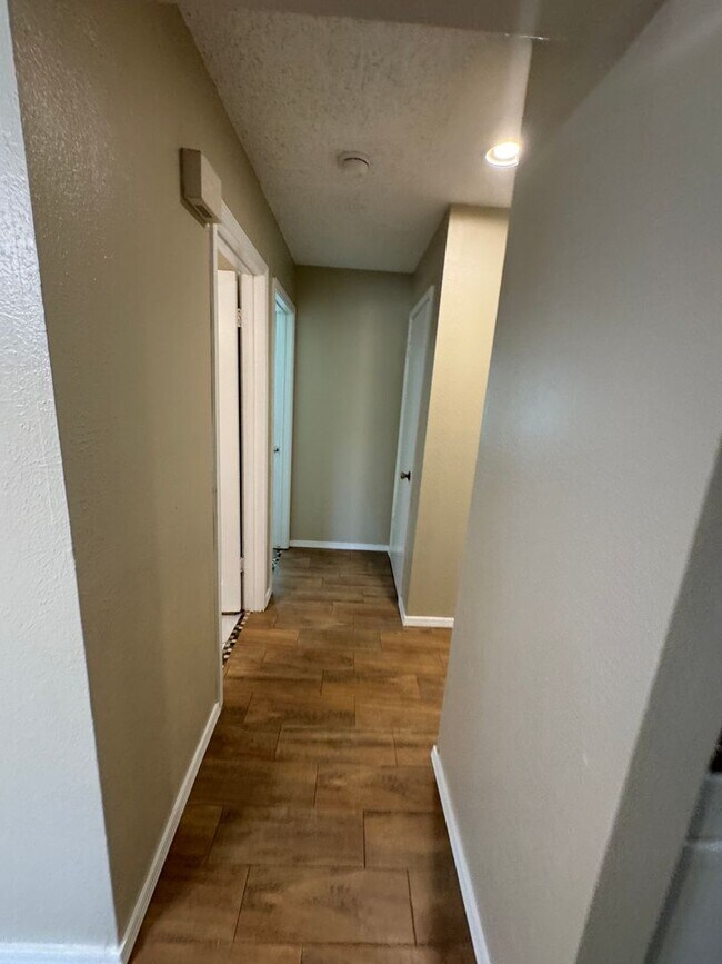 Building Photo - 10138 Inridge