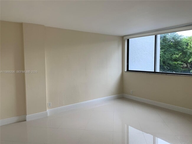 Building Photo - 2715 Tigertail Ave