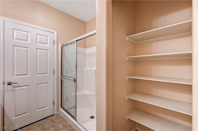 Building Photo - 6868 Sky Pointe Dr