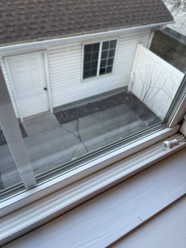 Building Photo - 879 Liberty Ln