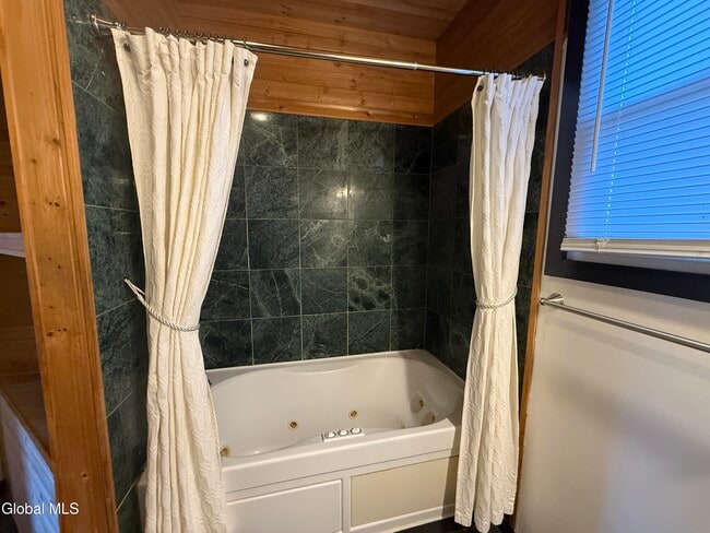 Building Photo - 152 E State St